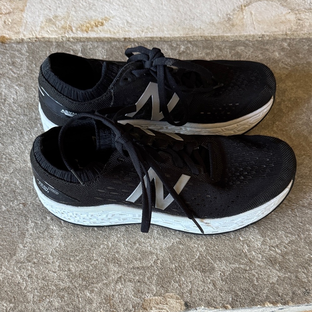 Women’s Black New Balance Running Shoes size 7 good condition